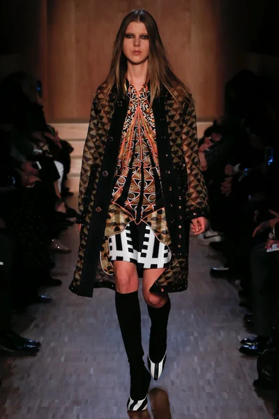 Look 49